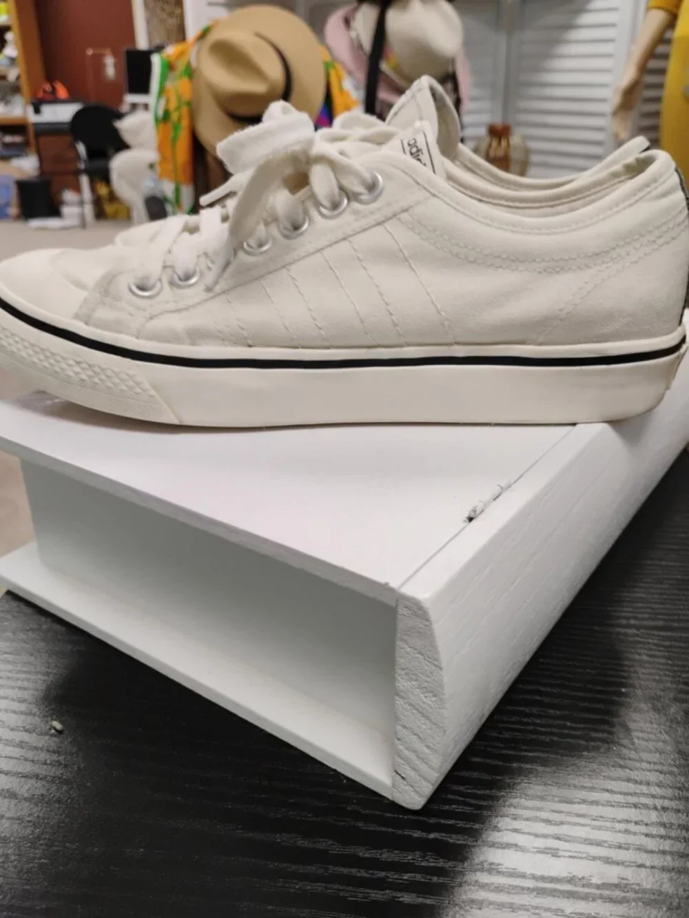 Adidas Nizza Women’s 8.5 Off White Canvas Low Top Sneakers GX2432